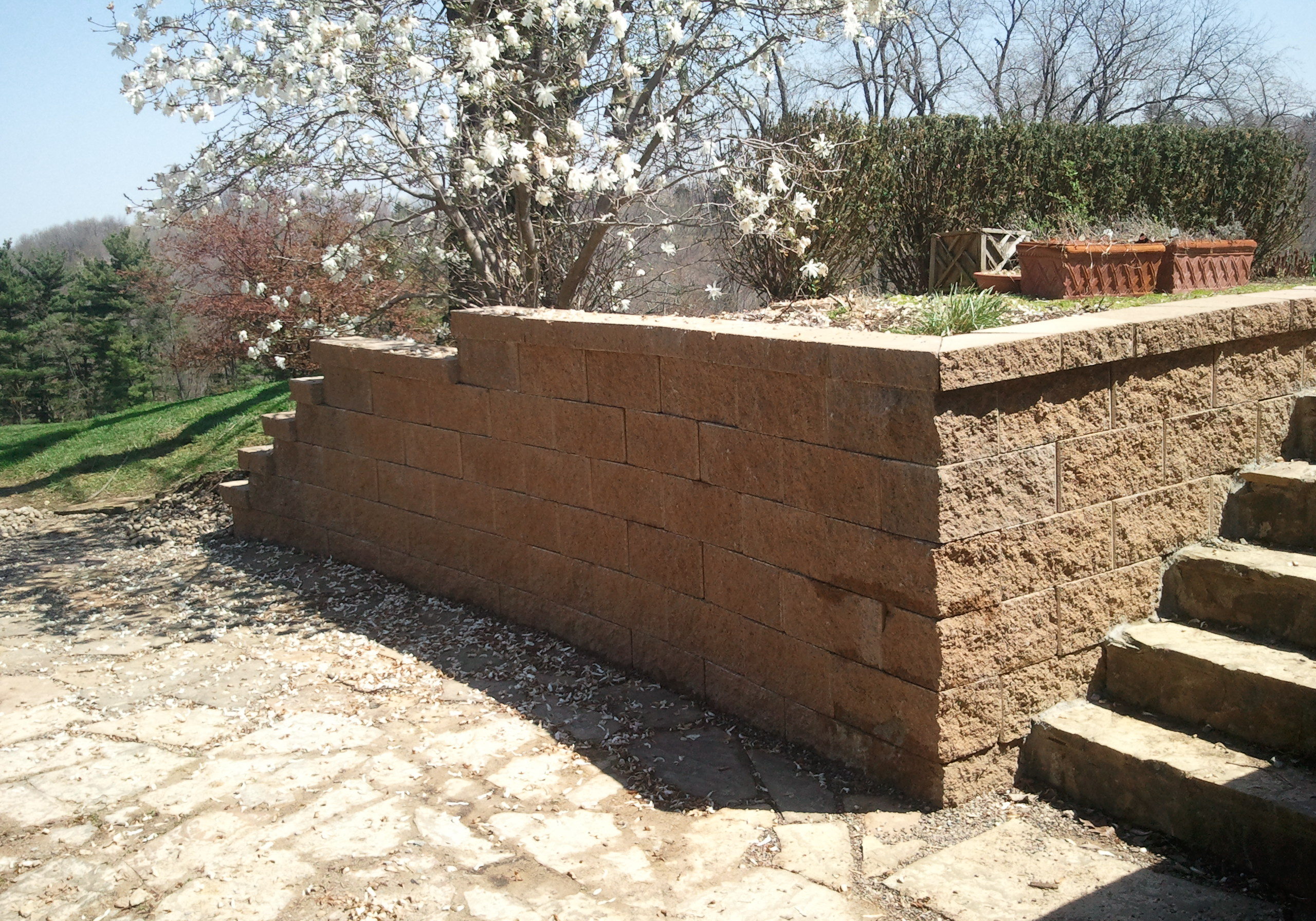 Keystone wall with flagstone - Parker - Copy